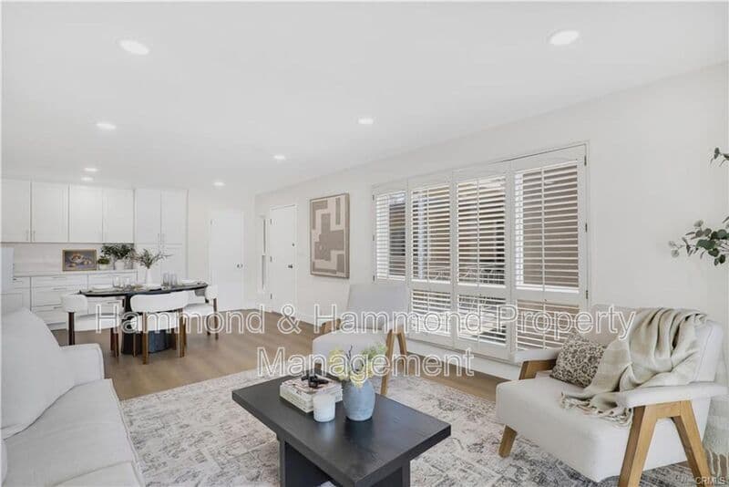 West Hollywood Condo: 970 Palm Ave.