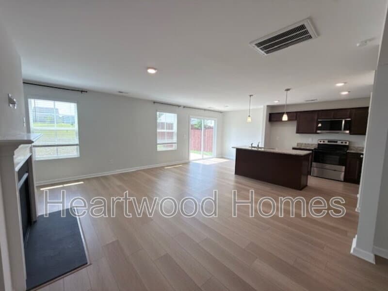Elgin House: 406 Eclipse Lane