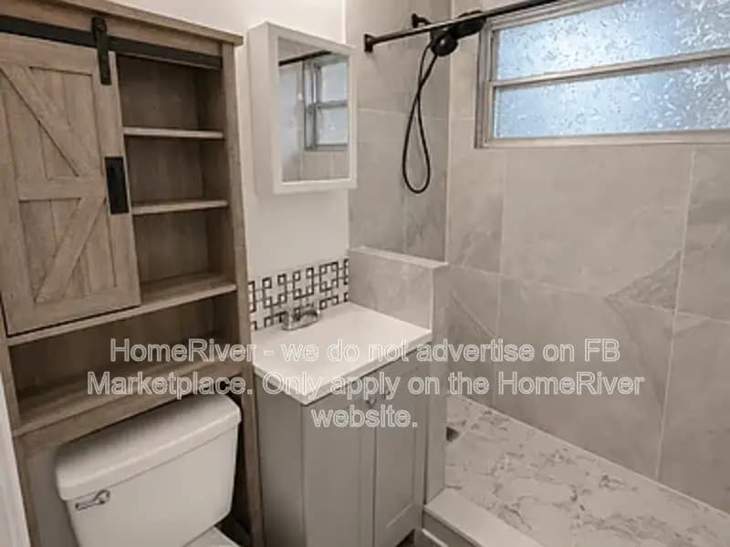 Pensacola House: 705 Vendee Ln