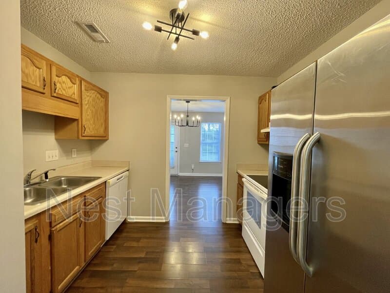 Fayetteville House: 804 Nighthawk Place
