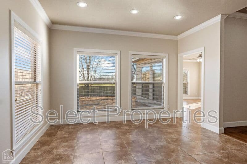 Jonesboro House: 4801 Lochmoor