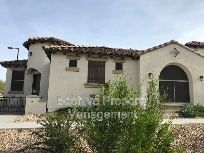 Mesa House: 3014 N 72nd St