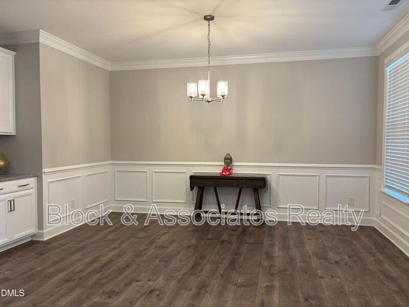 Wake Forest House: 2020 Edens Ridge