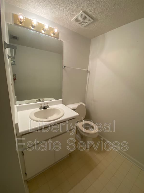 Hinesville Condo: 1100 Pineland Ave