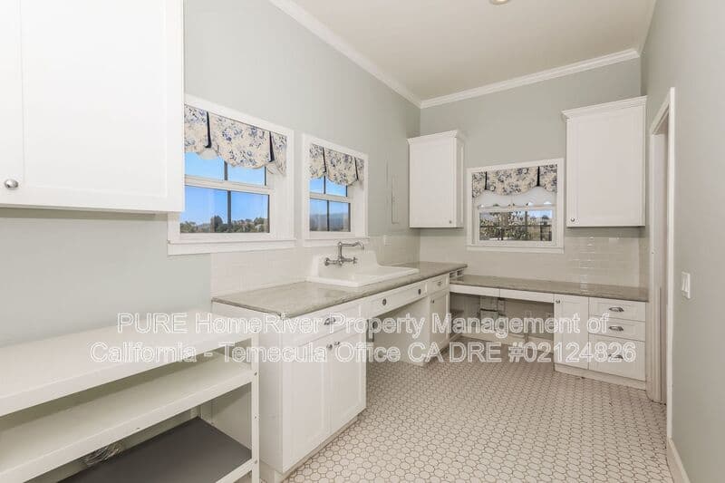 Murrieta House: 36475 Avenida La Cresta