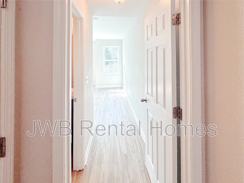 Jacksonville House: 8585 Jasper Ave