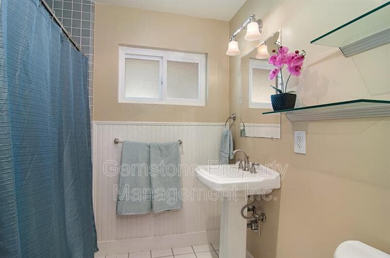 San Diego House: 5385 Brockbank Pl