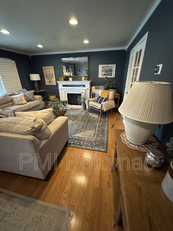 Bowie House: 12618 Kavanaugh Ln