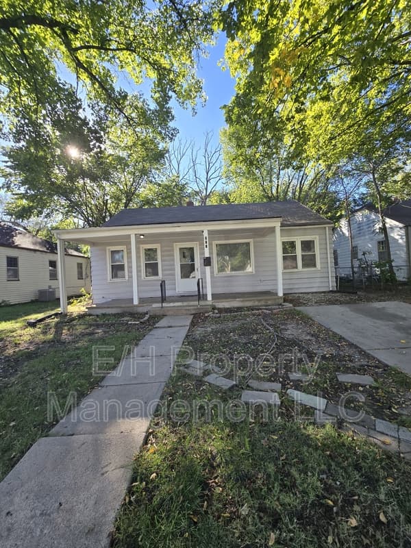 Wichita House: 915 Harding Street
