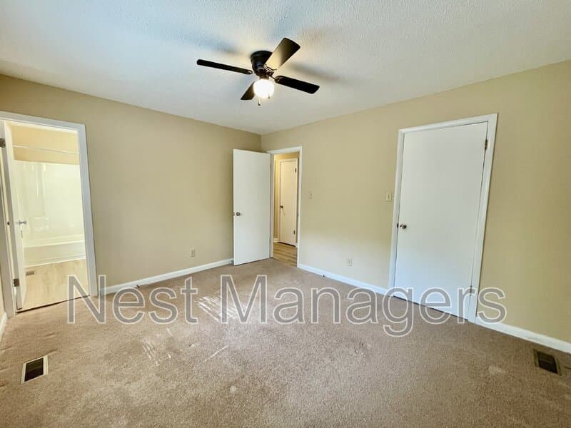 Fayetteville House: 5967 Lake Trail Dr