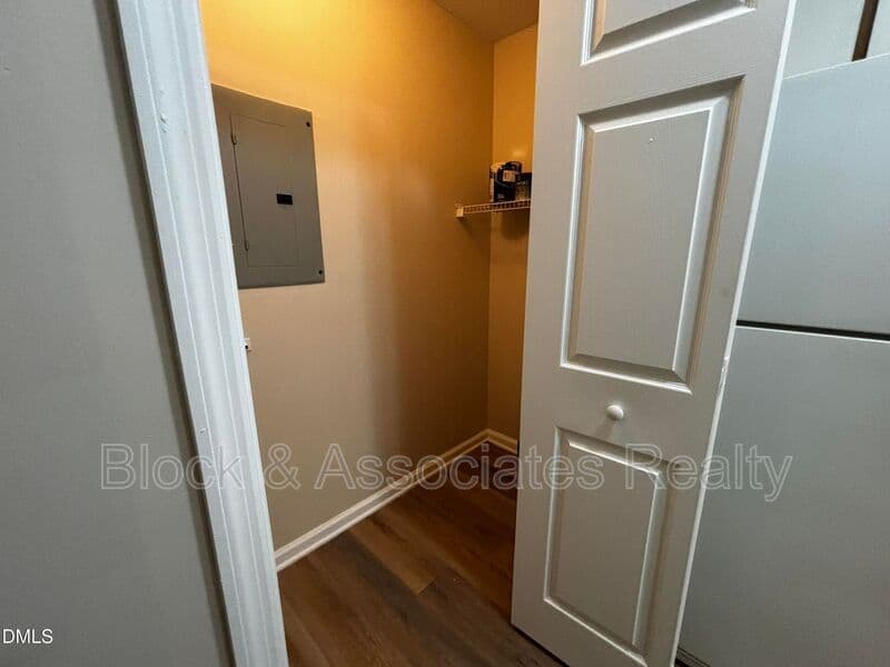 Fayetteville House: 259-7 Waterdown Drive