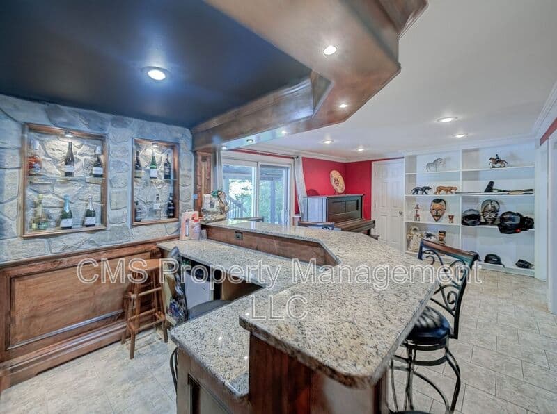 Bloomingdale House: 128 Reeve Ave