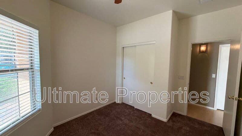 Peoria House: 7041 West Downspell Drive