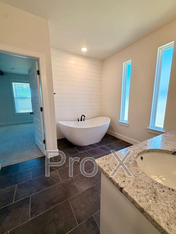 Centerton House: 1141 Red Maple St