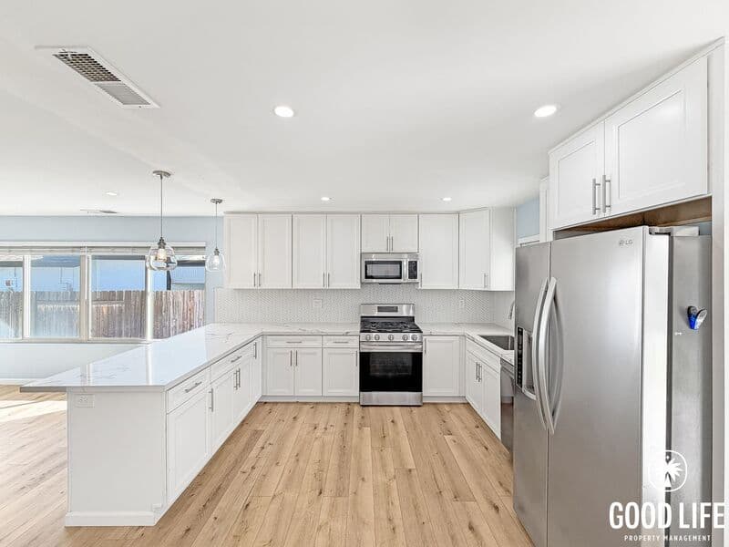 Santee House: 8617 Carlton Oaks Dr
