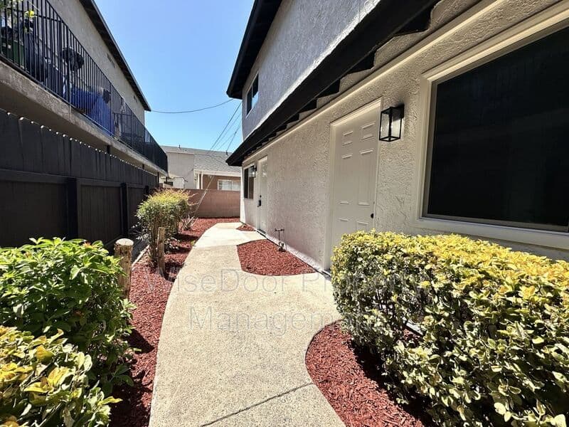 Santa Ana Condo: 810 S Flower St.