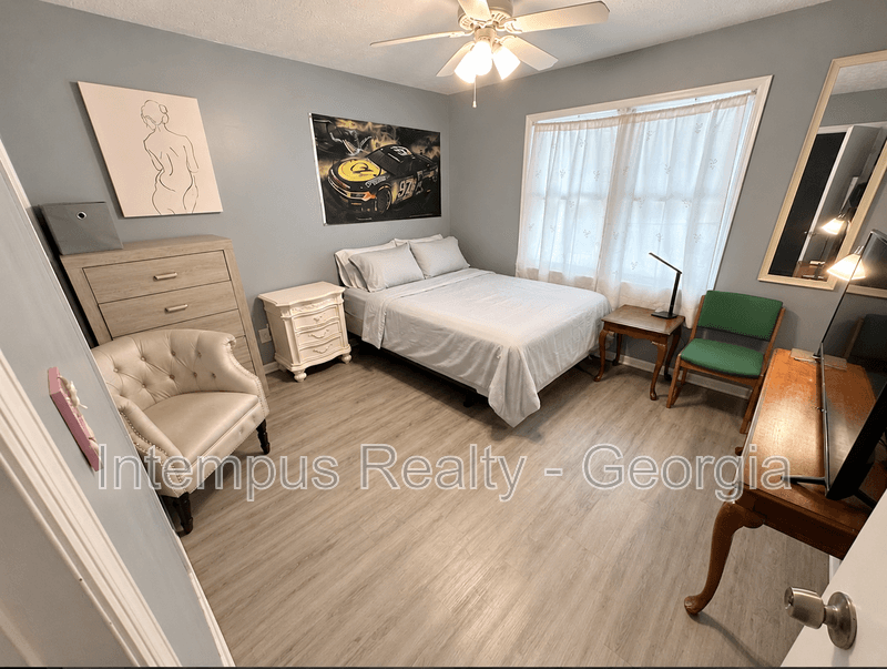 Snellville House: 2830 Shiloh Way