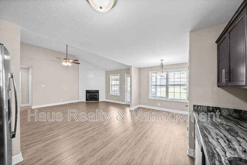 Clarksville House: 314 Lugano Ln