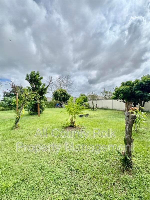 Lakeland House: 3919 Lehman Ct