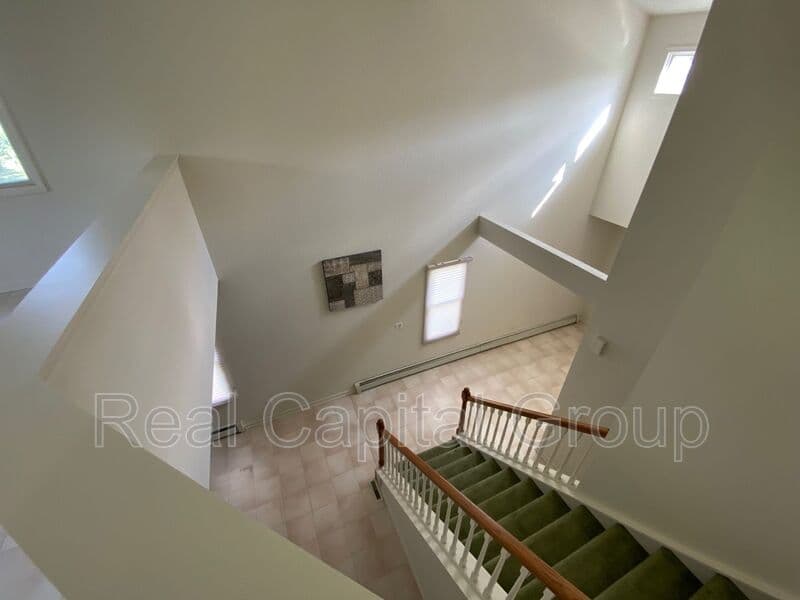 East Amherst House: 71 Berwick Ln