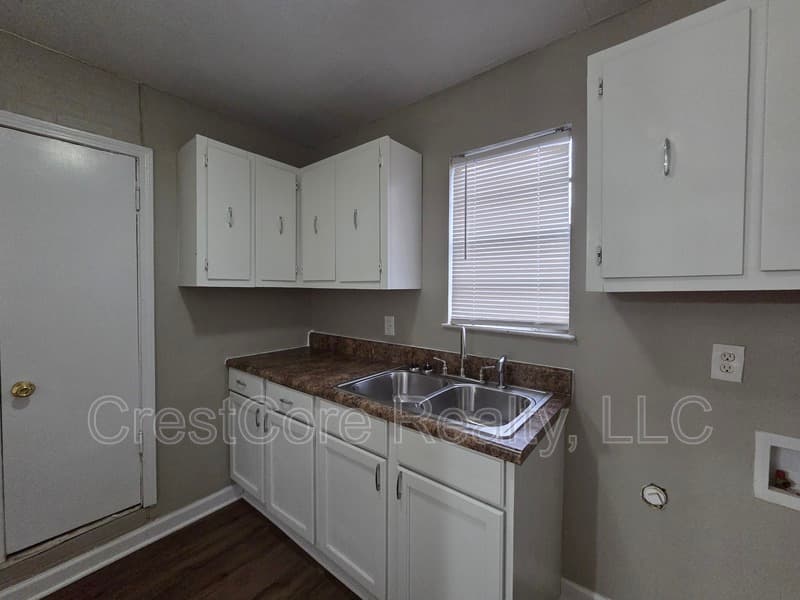 Memphis House: 4535 Beacon Hill Dr