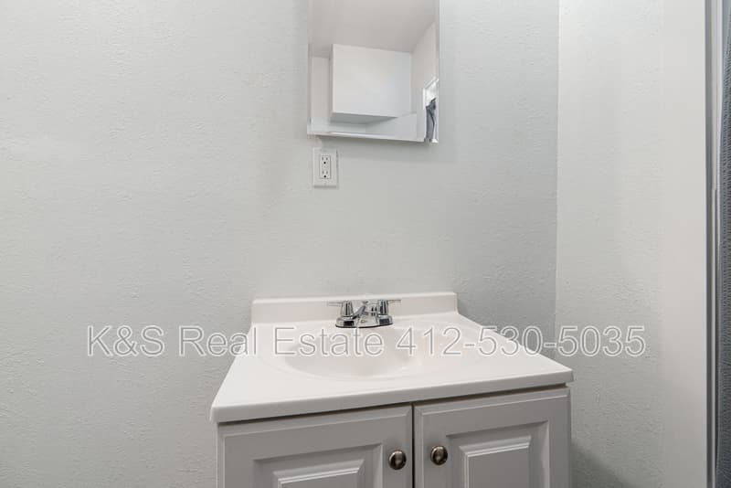 Greensburg House: 79536 Reamer Street
