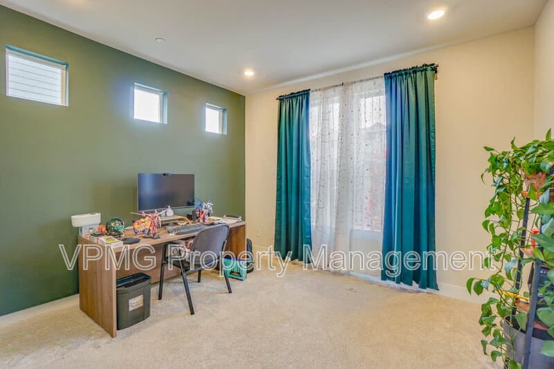 Washougal House: 359 W Koa St