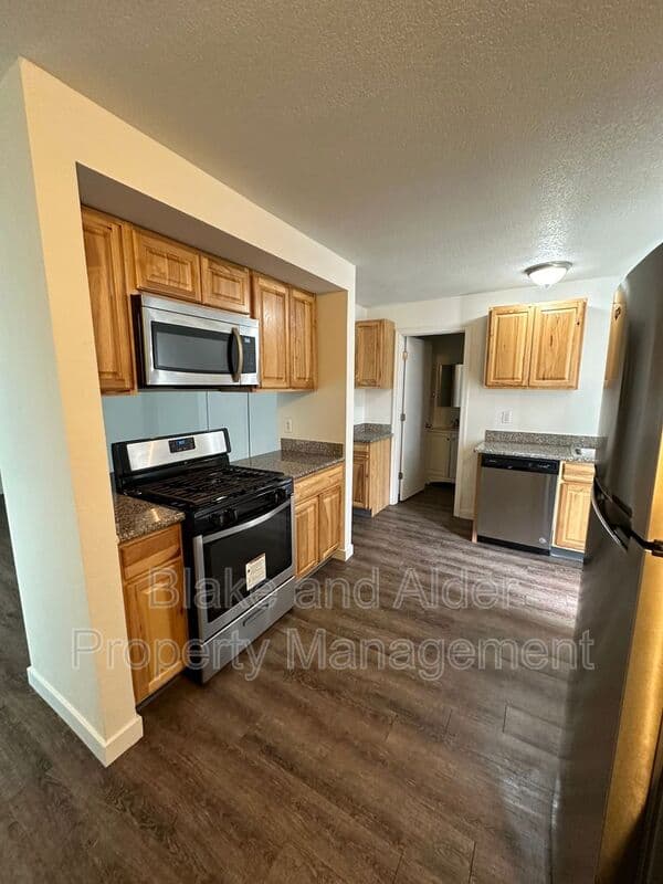 Portland House: 15847 SE Stark Street