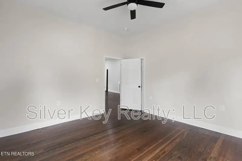 Athens House: 322 Lynn Avenue