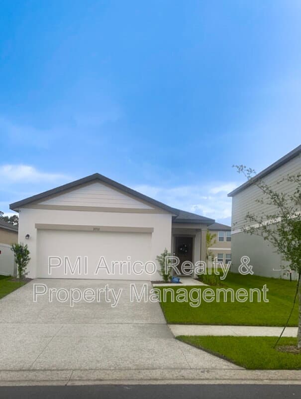 Zephyrhills House: 35552 Shade Fern La