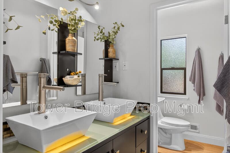 Fair Oaks House: 3937 Orangewood Dr