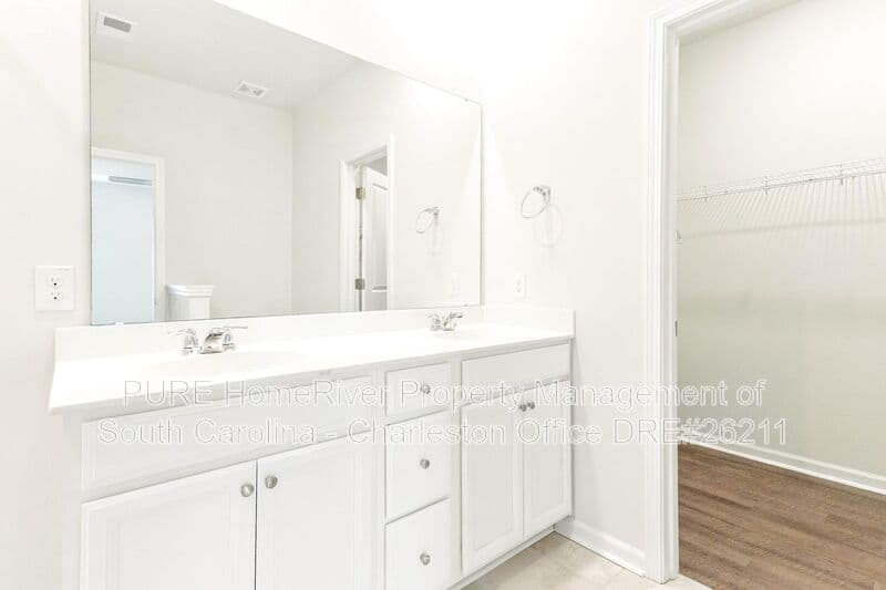 Goose Creek House: 105 Sequoia Ln