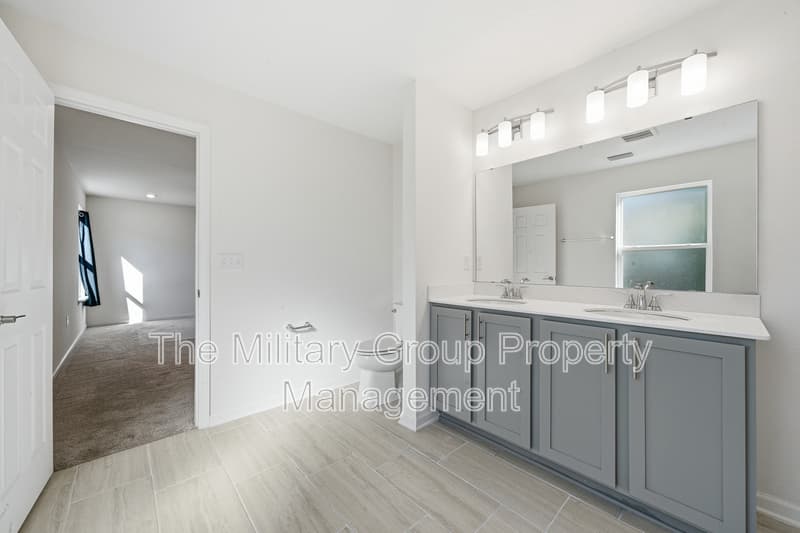 Jacksonville House: 6506 Sandler Lakes Drive