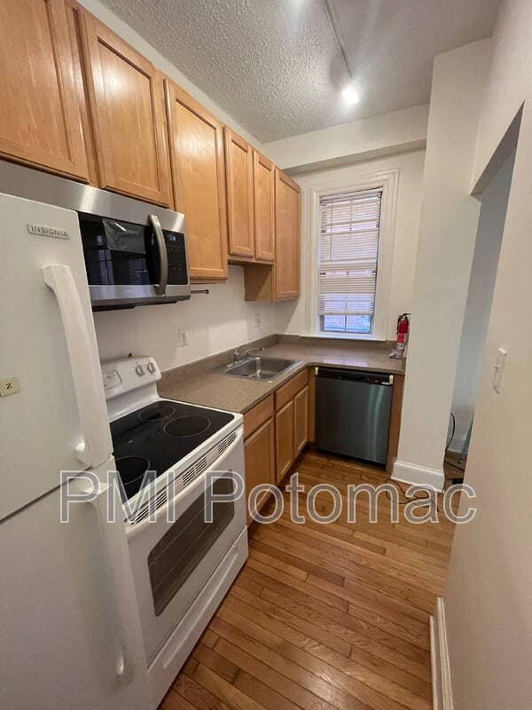 Washington Condo: 1401 Columbia Rd NW