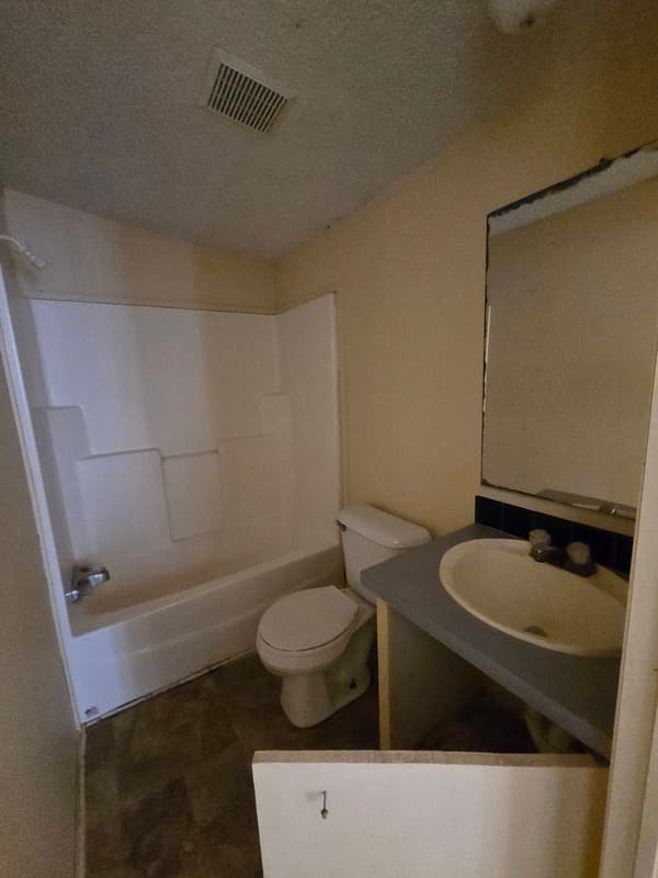 Fayetteville House: 2412 Cattail Cir