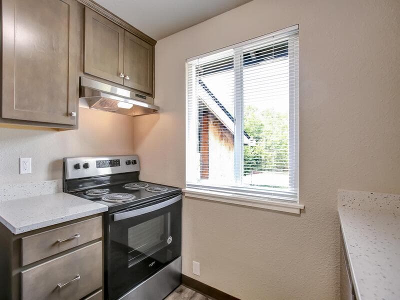 West Linn Condo: 1709 Blankenship Rd.