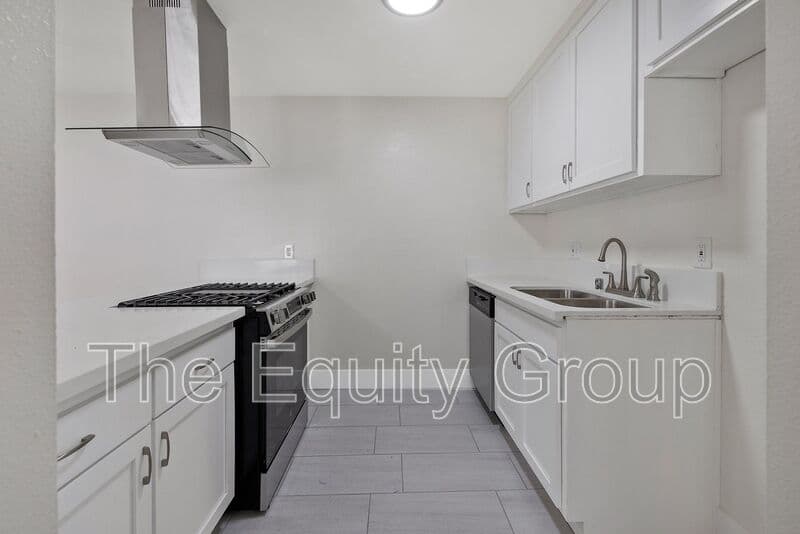 Visalia House: 3515 W Campus Ave -1