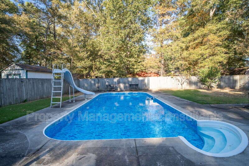 Huntsville House: 6604 Willow Ridge Road Northwest