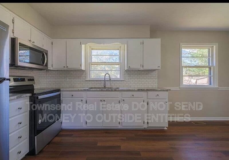 Fayetteville House: 2604 Brentford Dr.