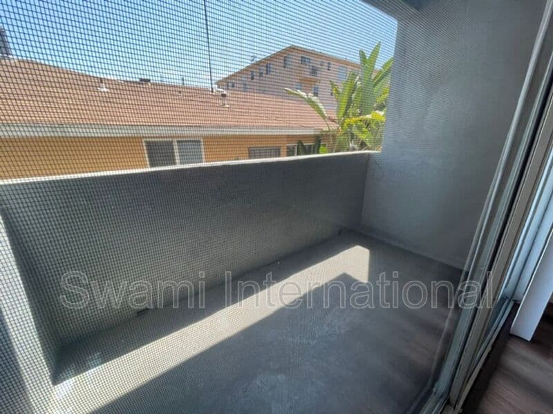 Inglewood Condo: 332 W. Regent St.