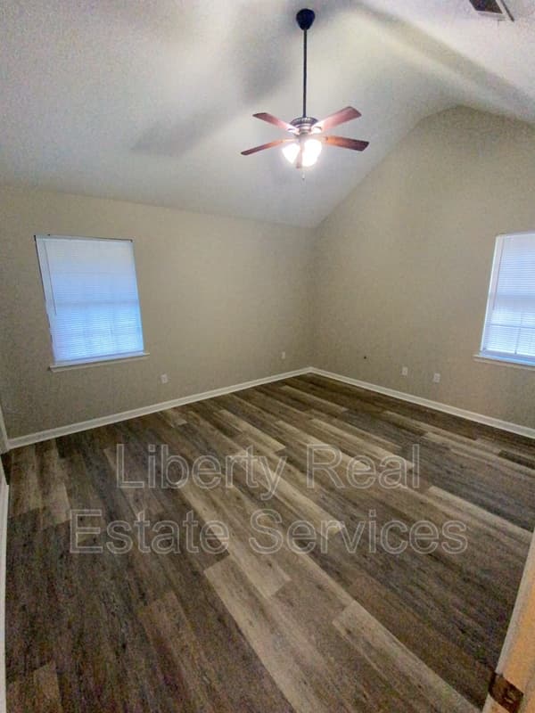 Hinesville House: 129 Deann Dr