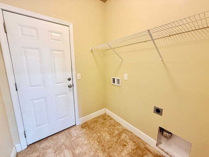 Milton House: 5355 Dalton Circle