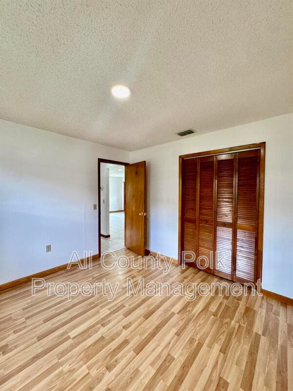 Lakeland House: 3919 Lehman Ct