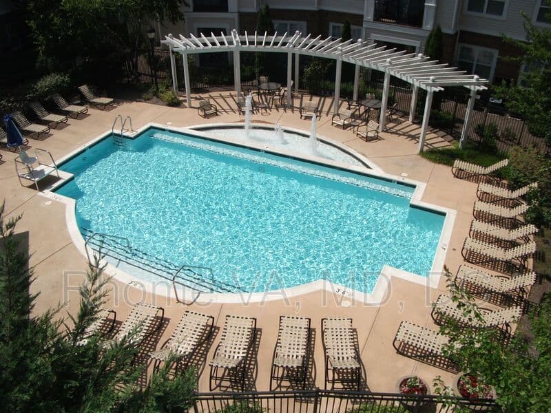 Herndon Condo: 12937 Centre Park Cir