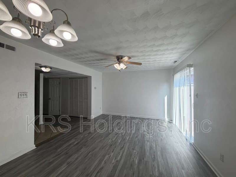 Virginia Beach Townhome: 5730 E. Hastings Arch