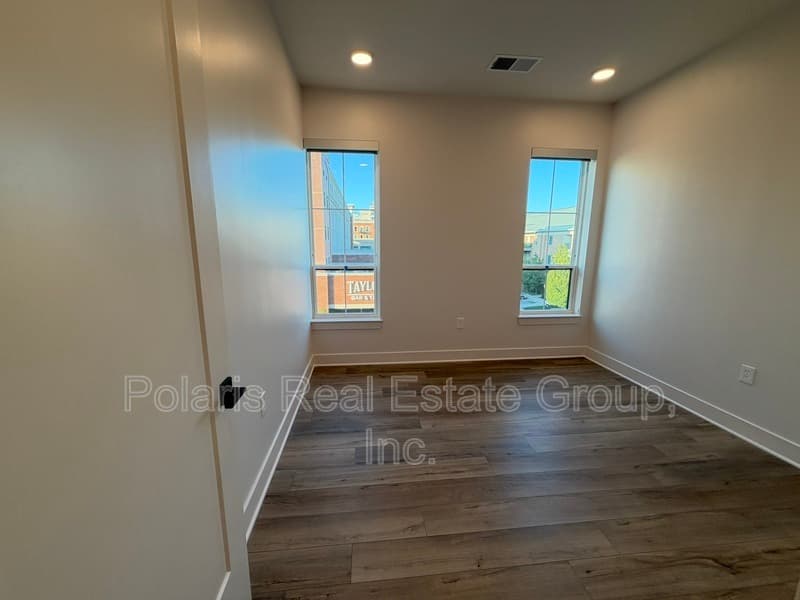 Carmel Condo: 925 Veterans Way