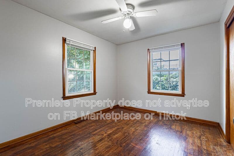 Independence Townhome: 1139 1/2 S Haden St