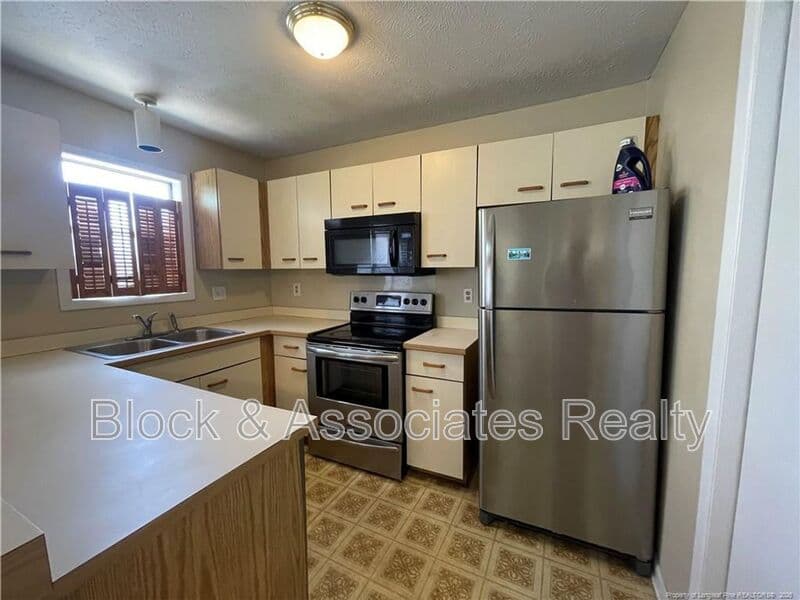FAYETTEVILLE Condo: 1000 WOOD CREEK DR