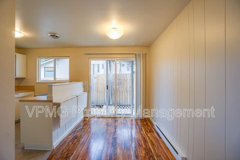 Vancouver Condo: 3208 M St