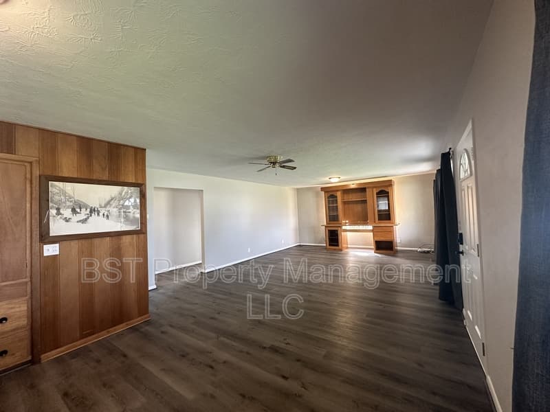 Salem House: 8060 State Street